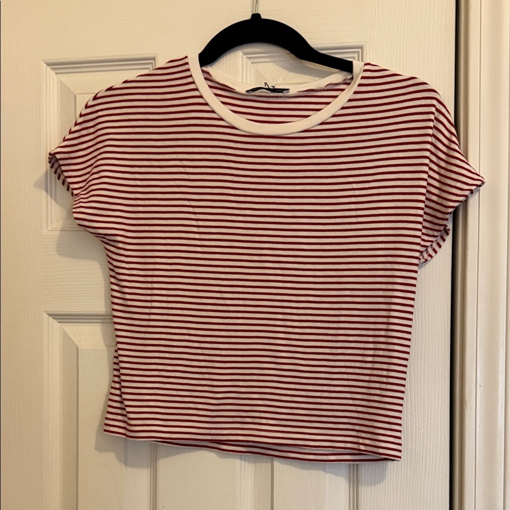 Zara Red and White Striped Short Sleeve Crop Tee L